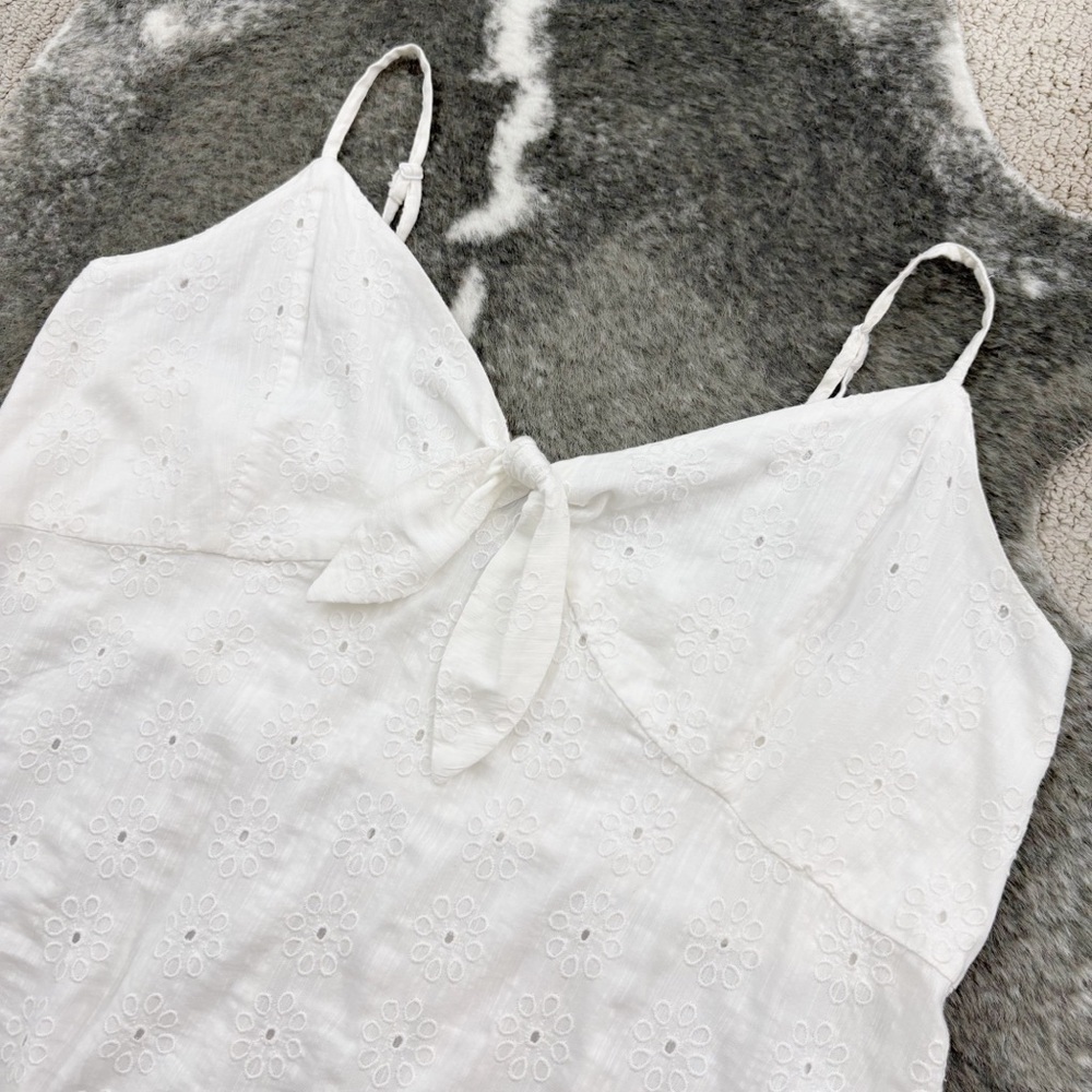 Old Navy Eyelet Tie Front Top - Picture 3 of 11